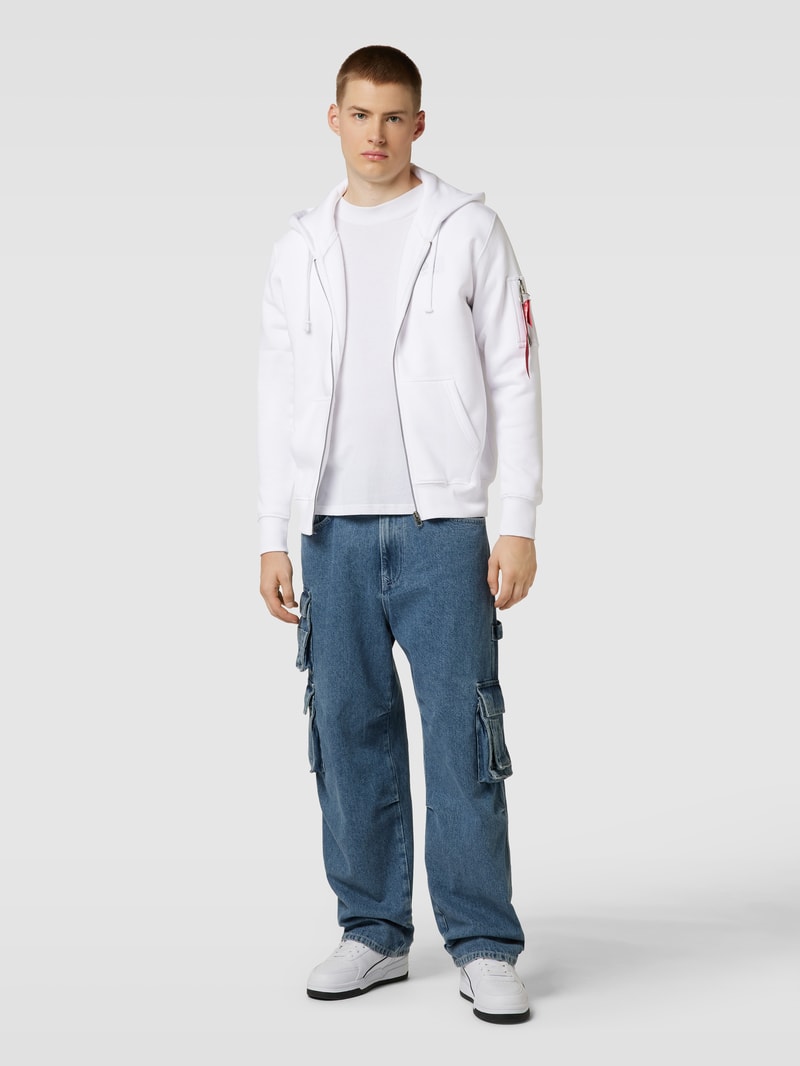 Sweatjacke mit Label-Patch in weiß
