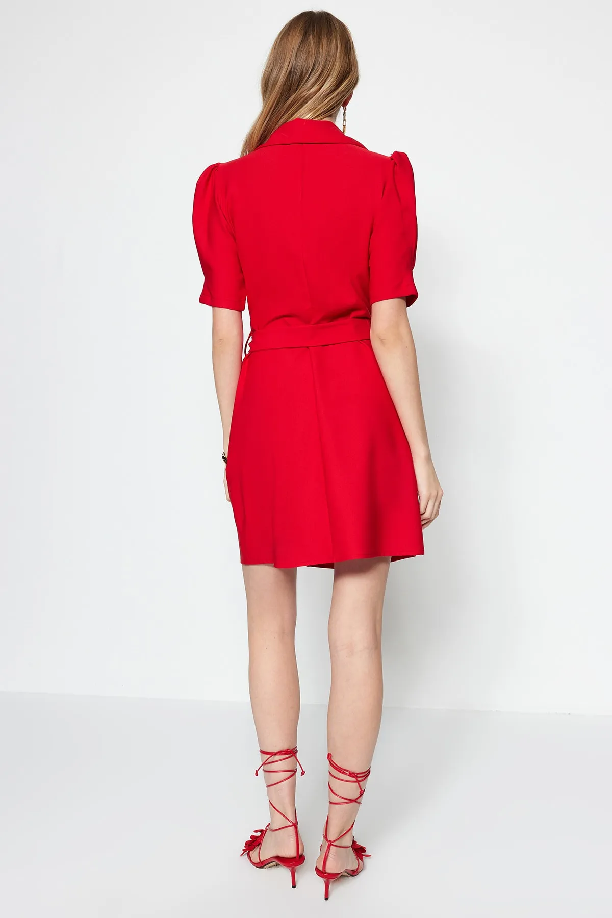 Trendyol Collection  Rotes zweireihiges Mini-Webkleid mit Schnürdetail TWOSS20EL0236