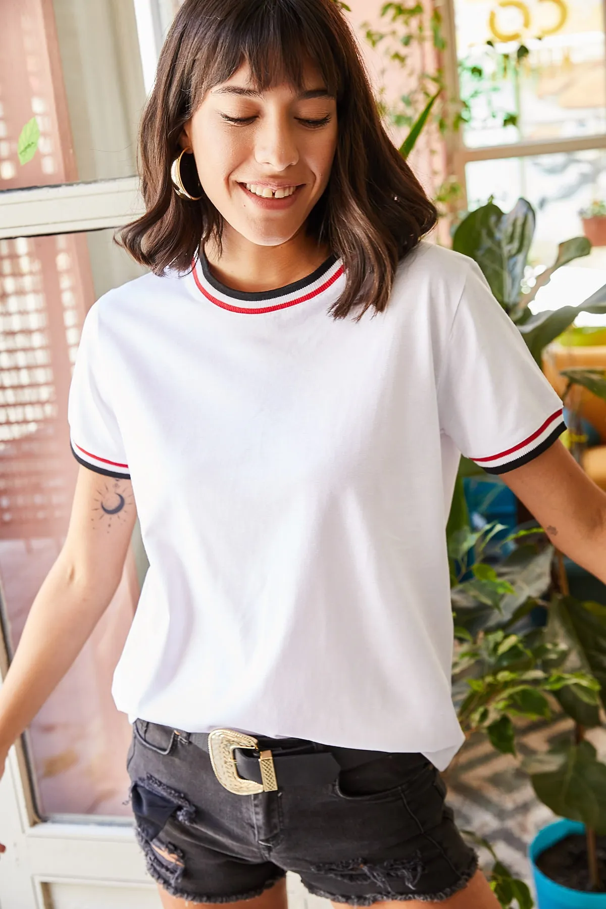 Olalook  Weißes Damen-T-Shirt mit Ärmeln und Kragen TSH-19000562
