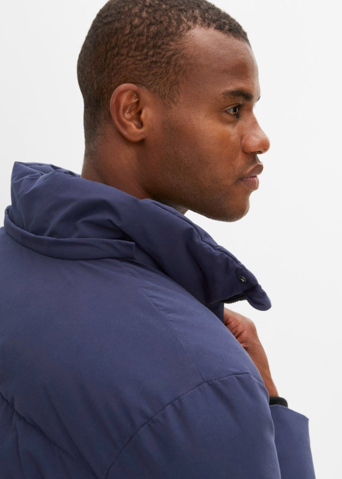Steppjacke mit abnehmbarer Kapuze und Tunnelzug aus recyceltem Polyester