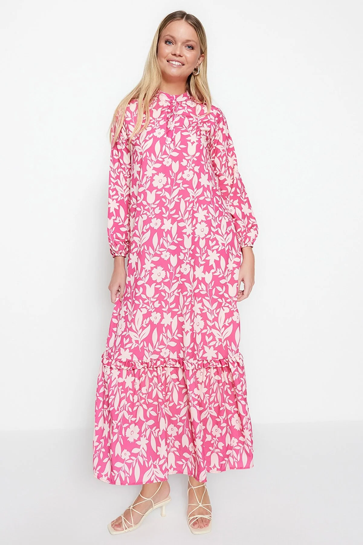 Trendyol Modest  Dunkelrosa gewebtes Kleid mit Blumenmuster, halber Knopfleiste und Rüschenspitze, gefüttert TCTSS21EL3353