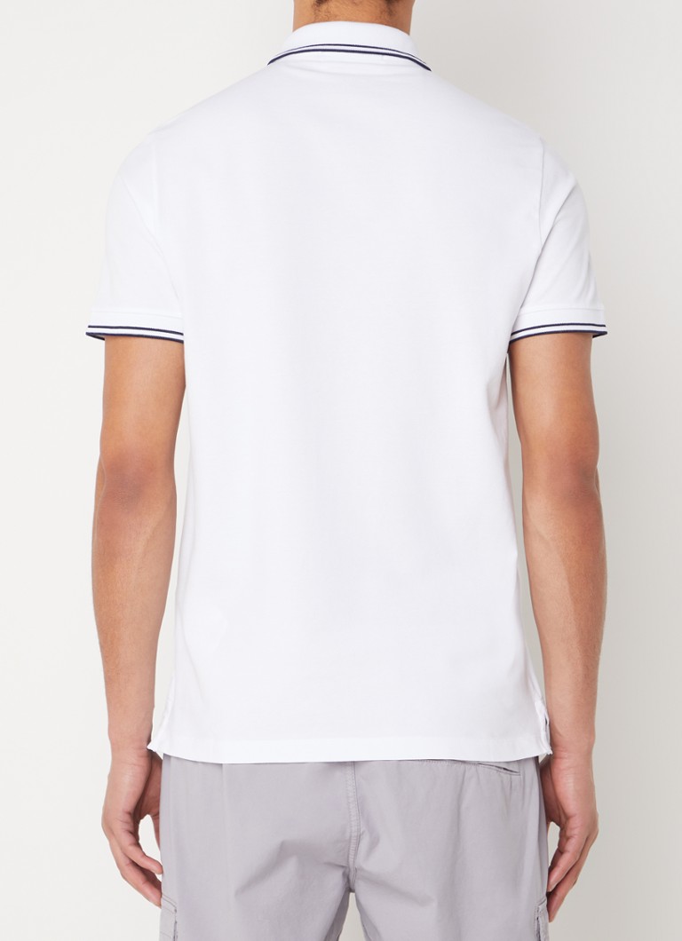 Camisa polo Stone Island 2SC18 slim fit em algodão piqué com logo e punhos com detalhes contrastantes.