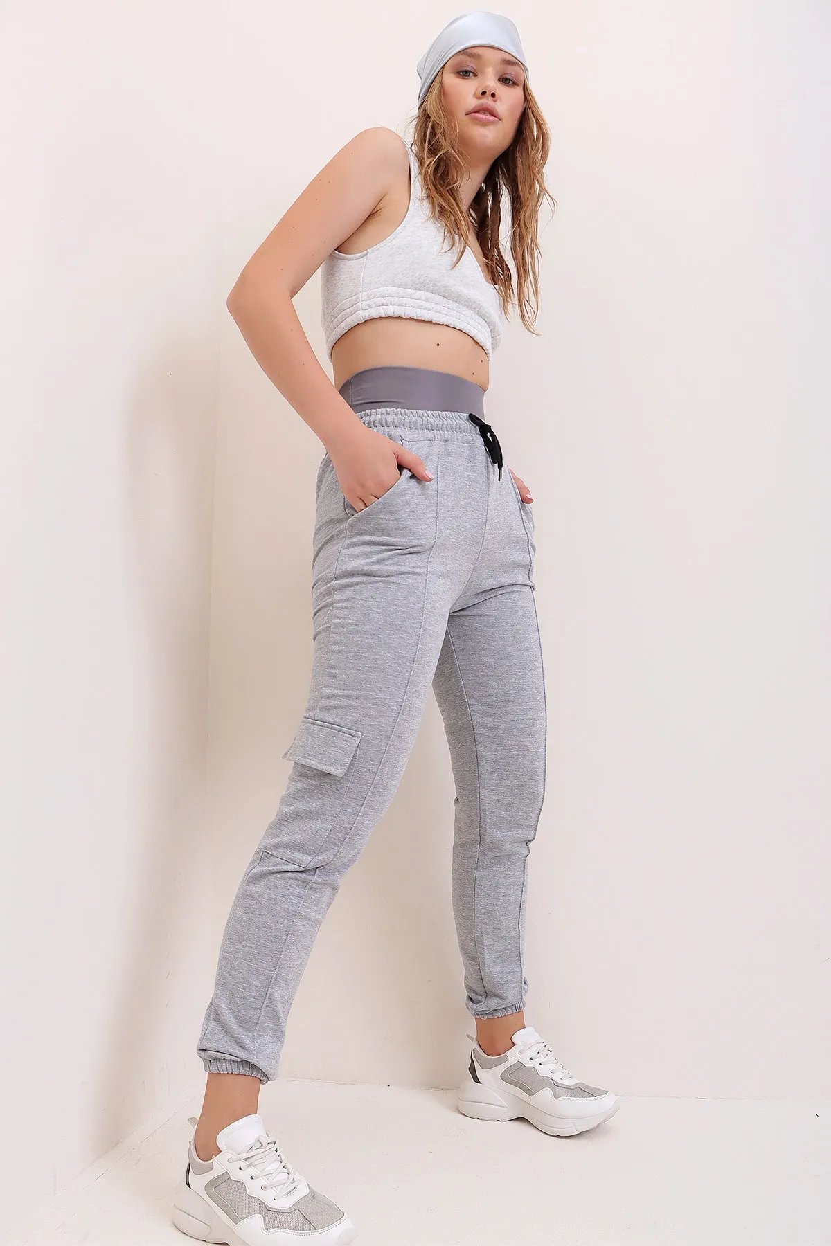 Trend Alaçatı Stili  Jogginghose - Grau - Slim