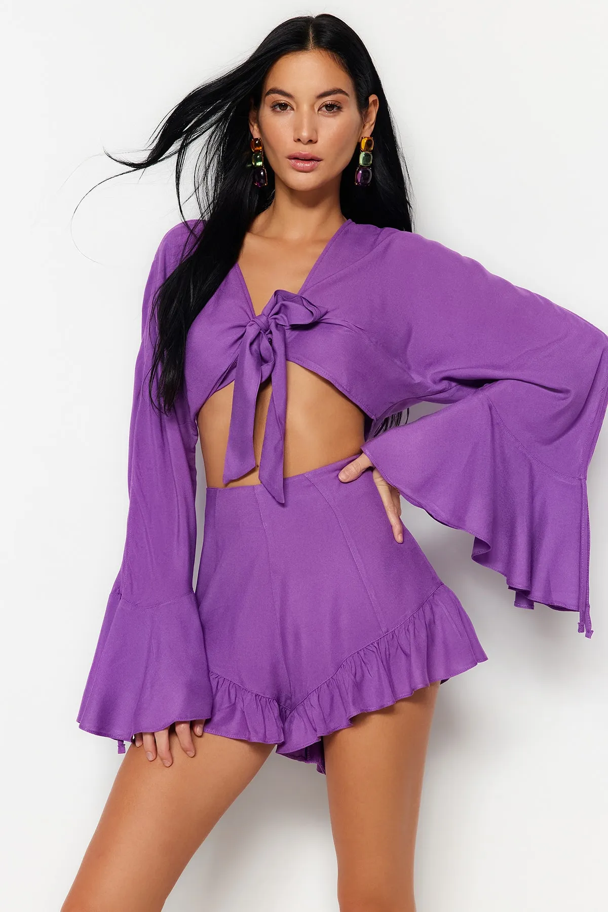 Trendyol Collection  Lila gewebtes Rüschenblusen-Shorts-Set TBESS23AU00128
