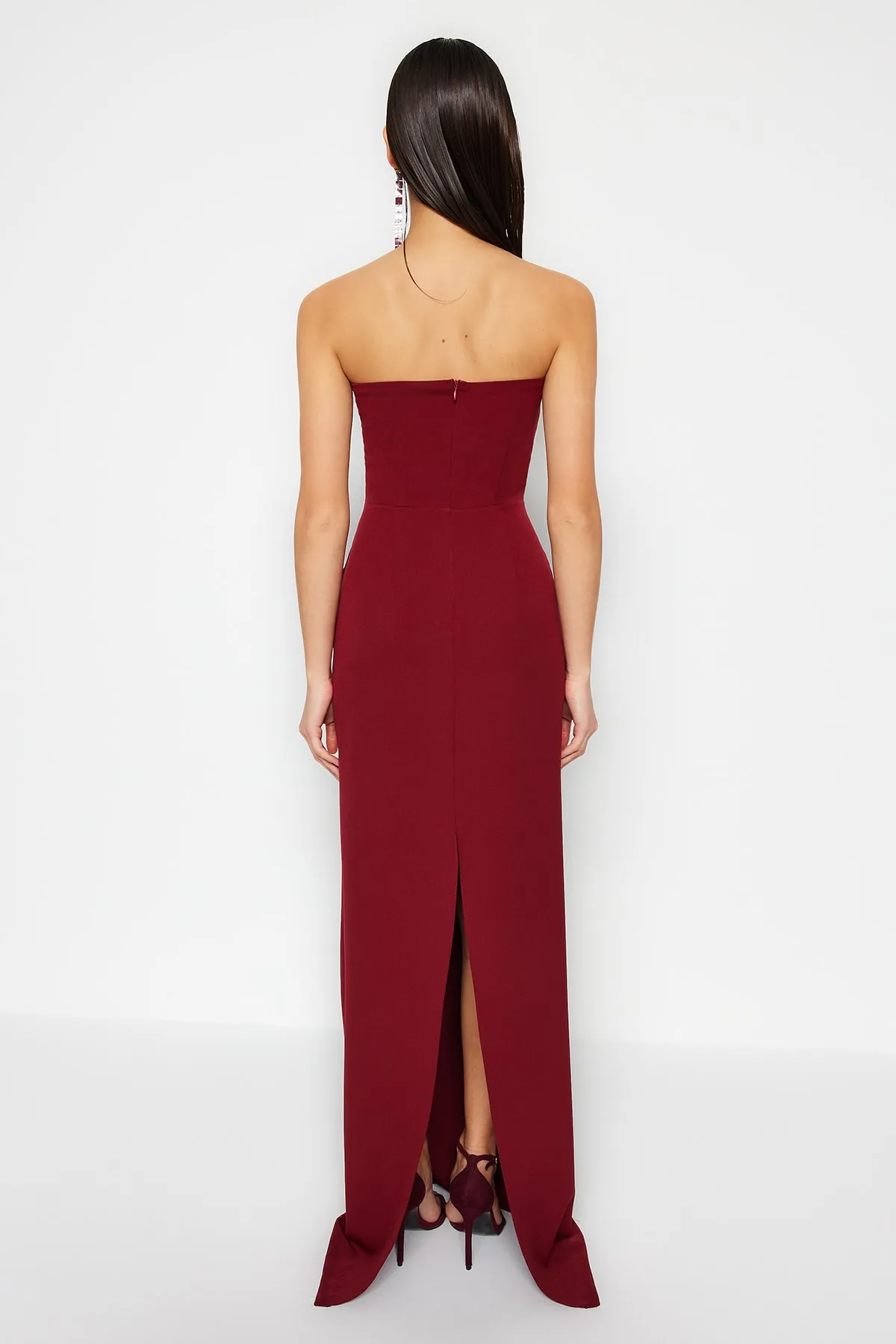 Trendyol Collection  Burgunderrotes langes Abendkleid mit One-Shoulder-Detail TPRSS23AE00228