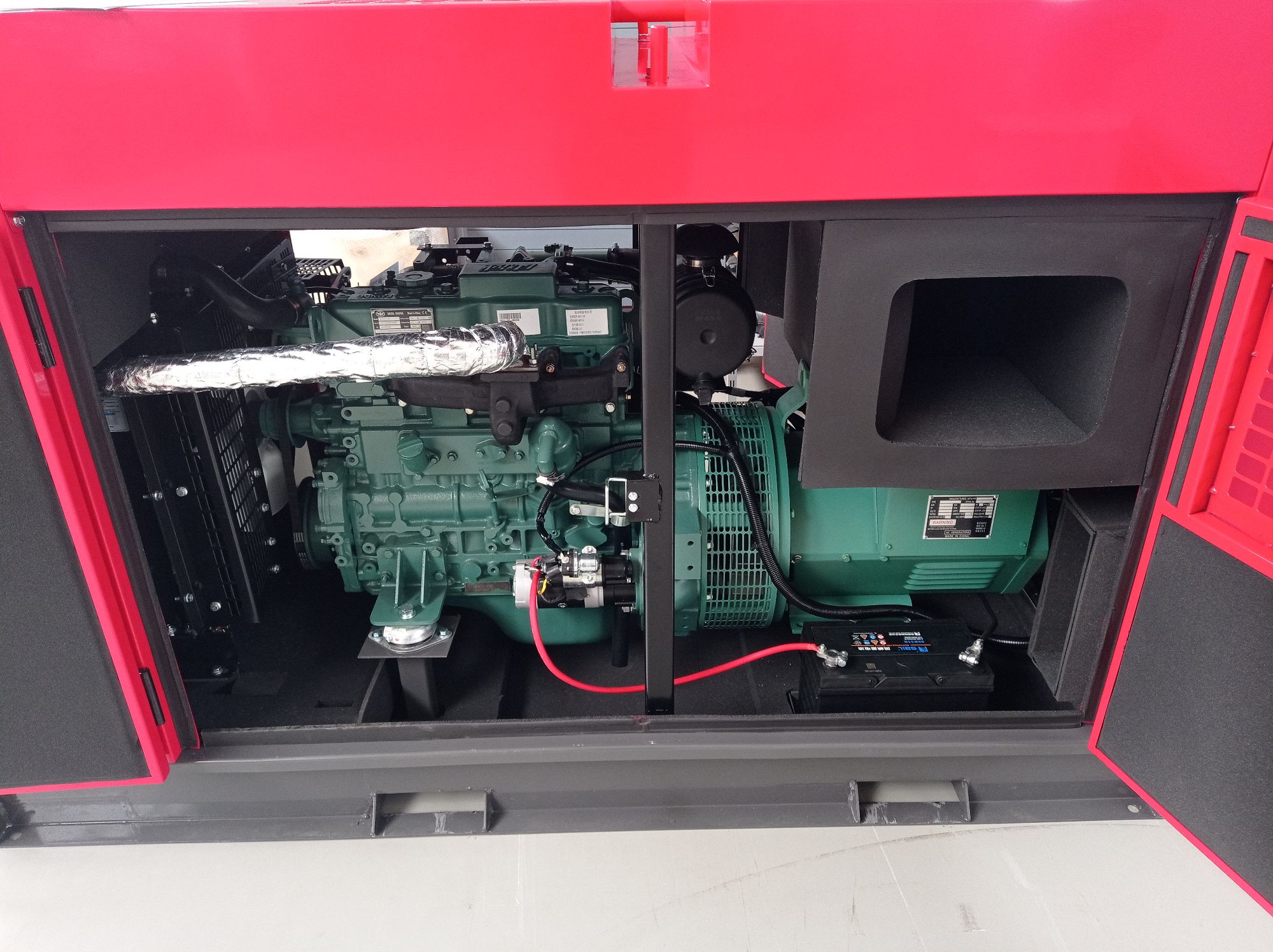Metal Works 724562236 DG380E Dieselgenerátor 38kVA 1X230V+3X400V 5-pólový