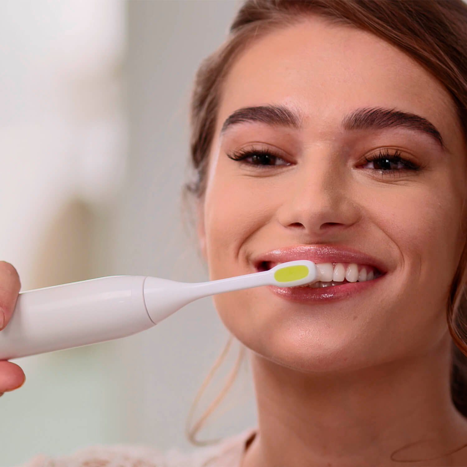 Silk'n Schallzahnbürste Silk'n ToothWave, Aufsteckbürsten: 2 St., wasserdicht (IP67 zertifiziert)