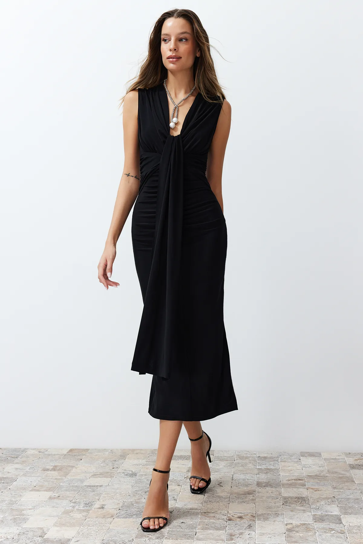 Trendyol Collection  Schwarzes drapiertes elegantes Abendkleid