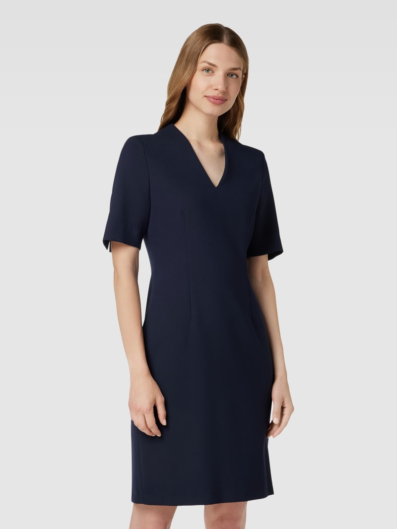 Knielanges Kleid mit V-Ausschnitt in marineblau