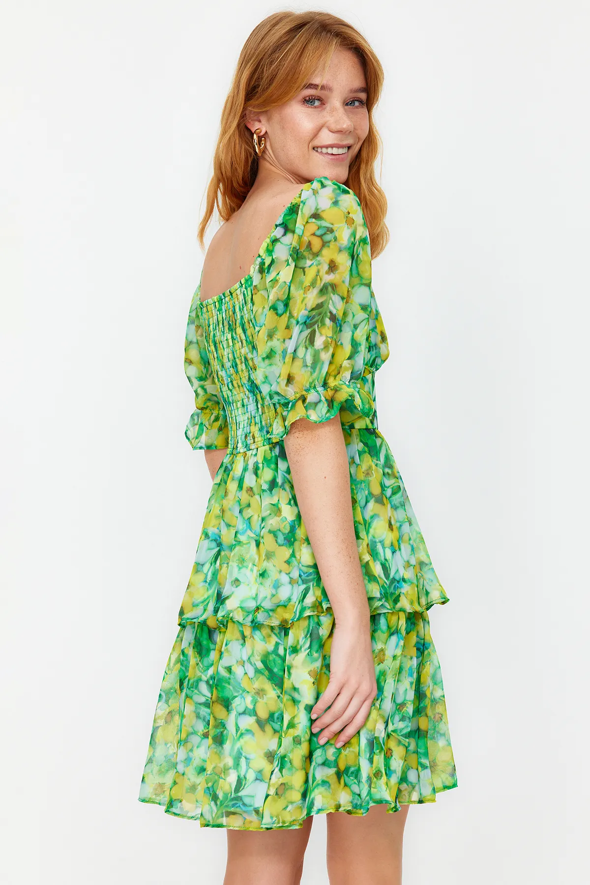 Trendyol Collection  Grünes, gewebtes Minikleid mit Blumenrock, Volant und Chiffonfutter TWOSS22EL2772