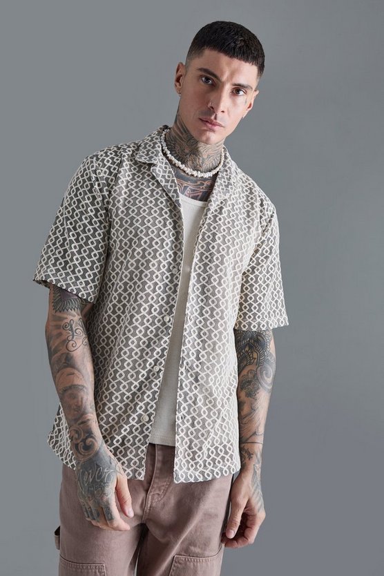 Tall kurzärmliges Hemd mit abstraktem Print