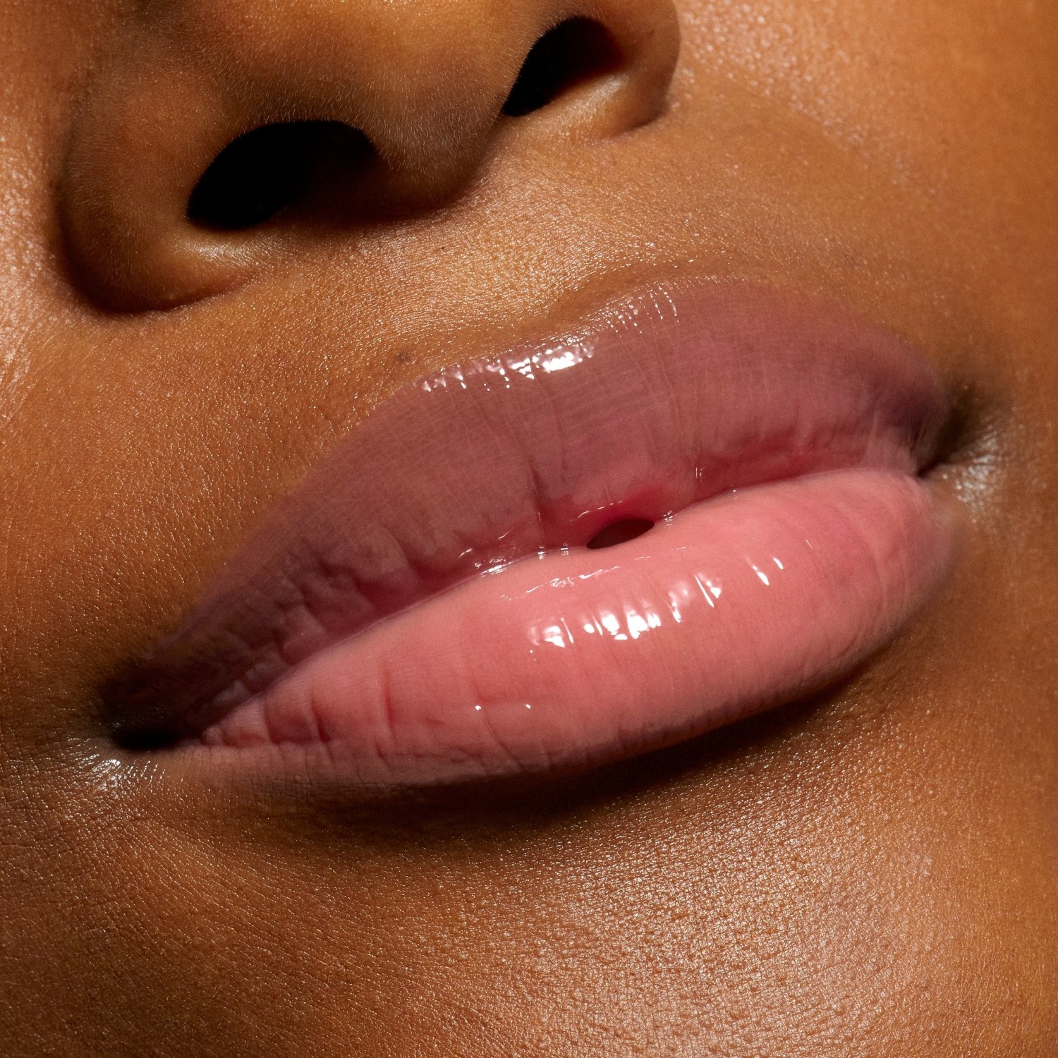 Błyszczyk do ust Supple Kiss Lip Glaze marki KYLIE COSMETICS