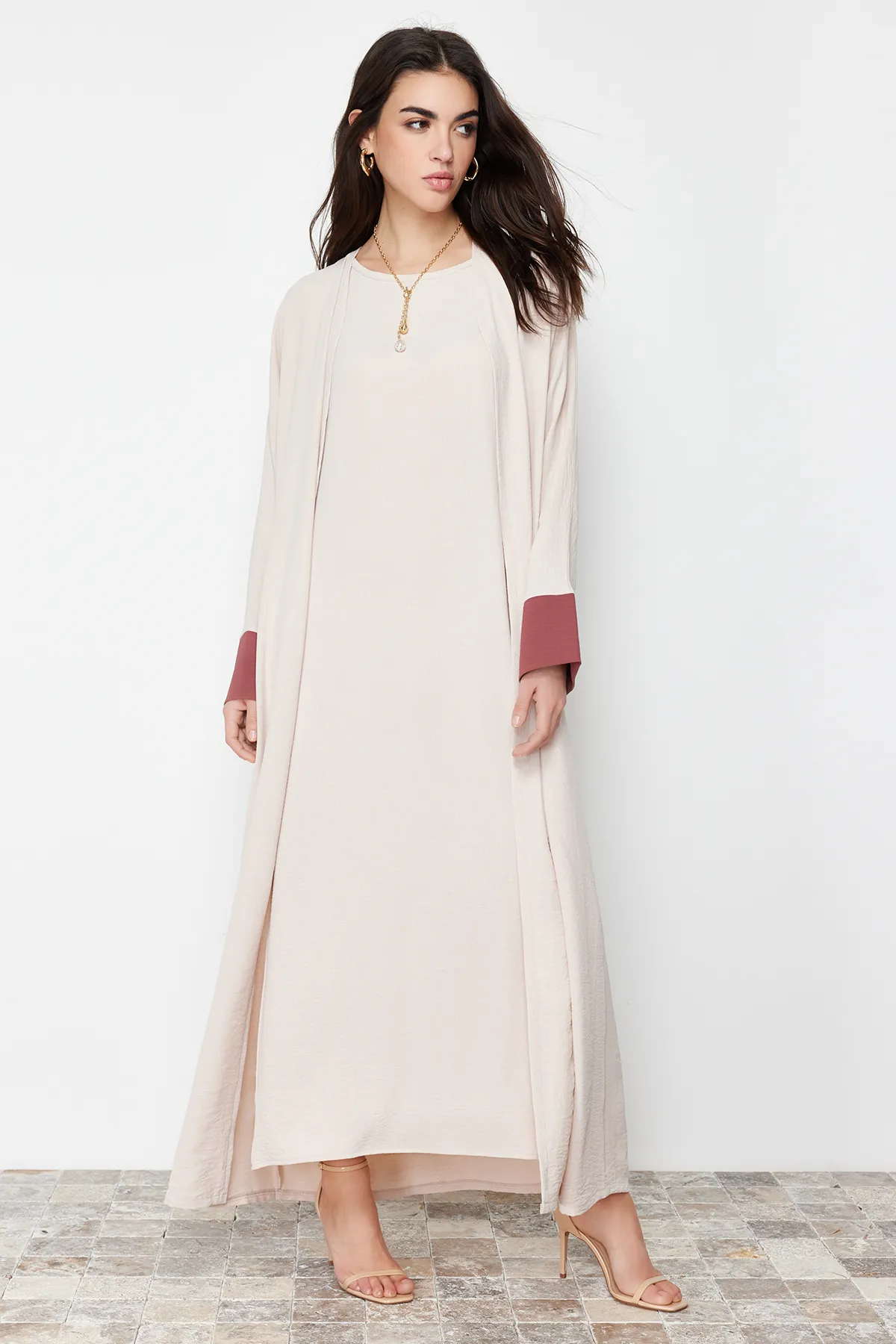 Trendyol Modest  Steinfarbenes Aerobin Ferace Abaya & Kleid, 2-teiliges gewebtes Set TCTSS24US00033