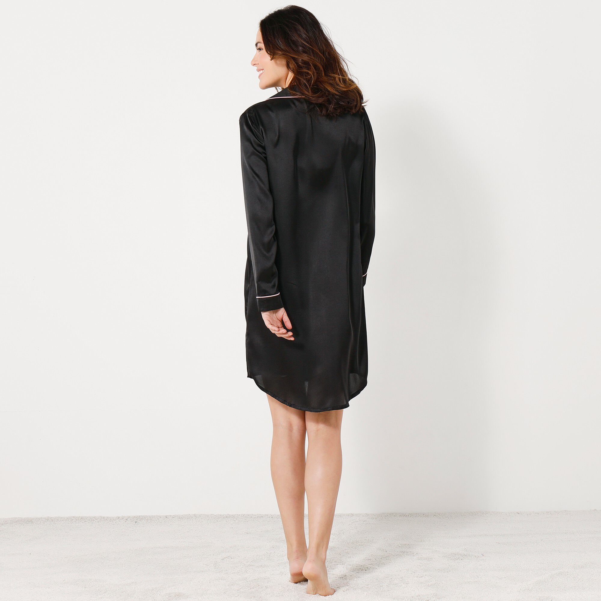 Chemise de nuit forme liquette en satin uni