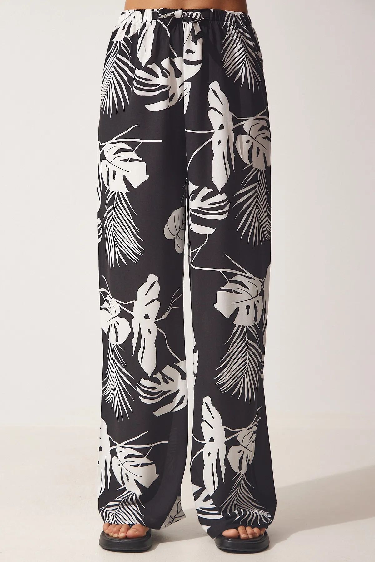 Happiness İstanbul  Schwarze Sommerhose aus lockerer Viskose mit hoher Taille für Damen BH00354