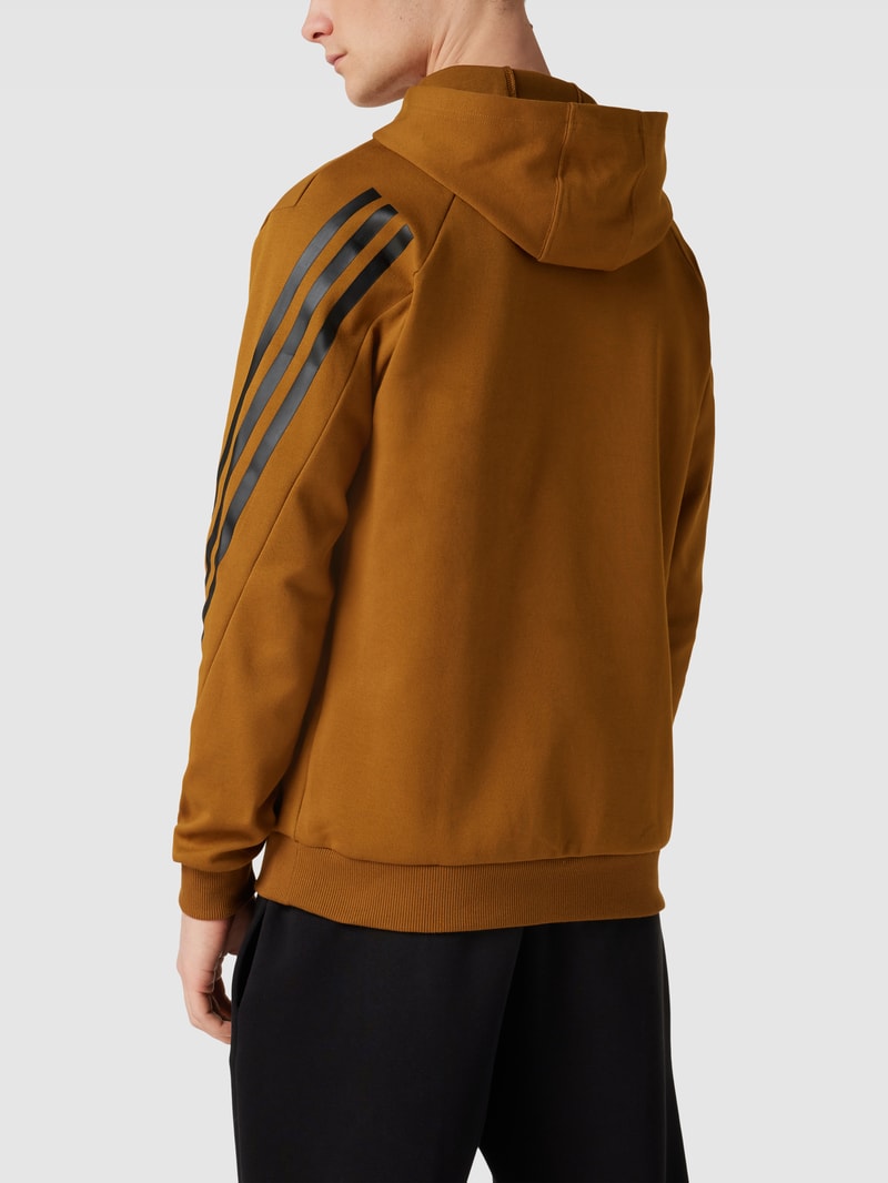 Hoodie mit Label-Patch in khaki