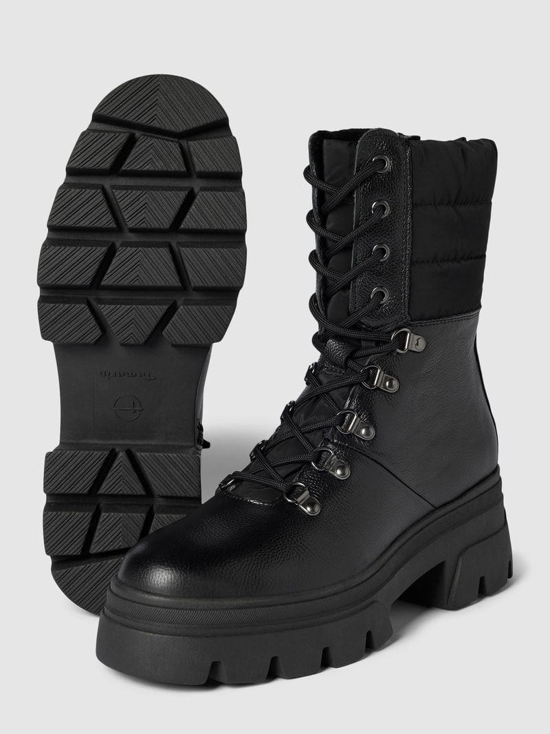 Boots in unifarbenem Design mit profilierter Sohle in schwarz