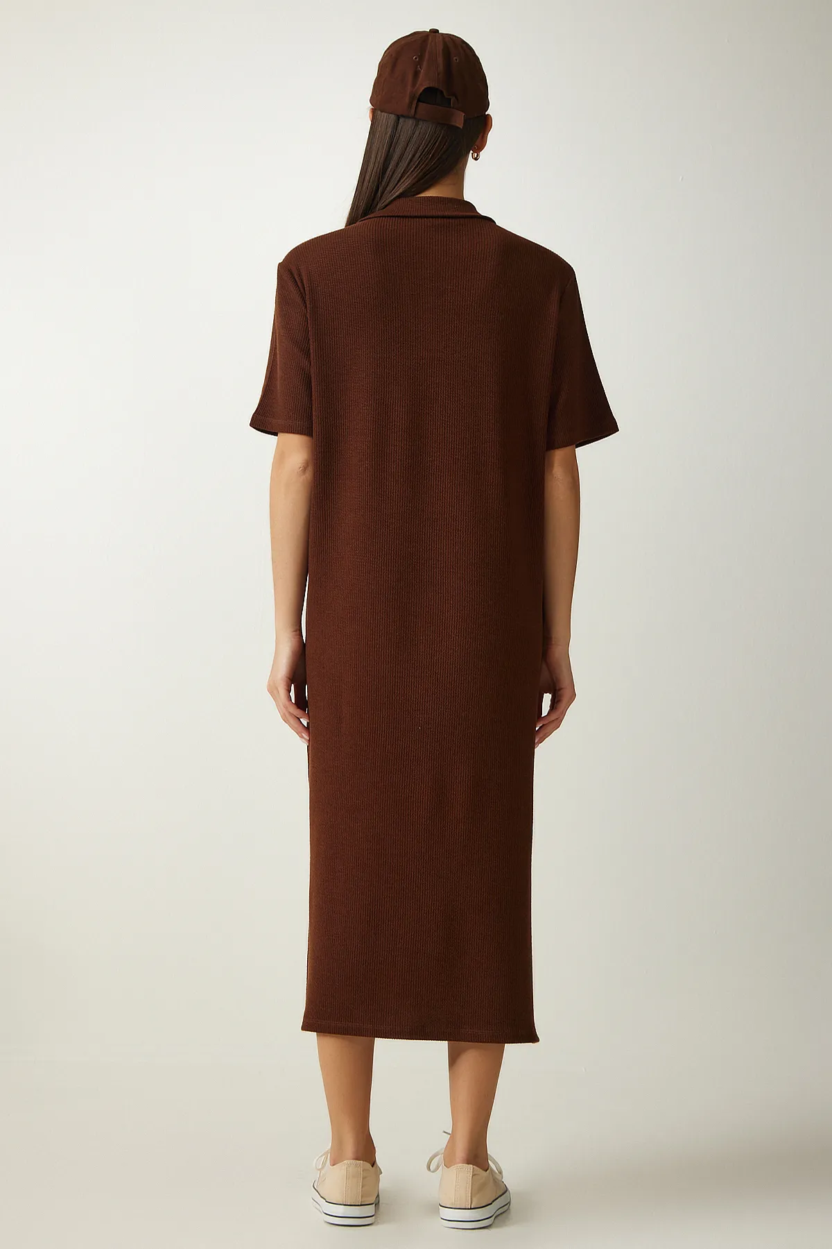 Happiness İstanbul  Braunes geripptes Strickkleid mit Rollkragen für Damen DZ00110