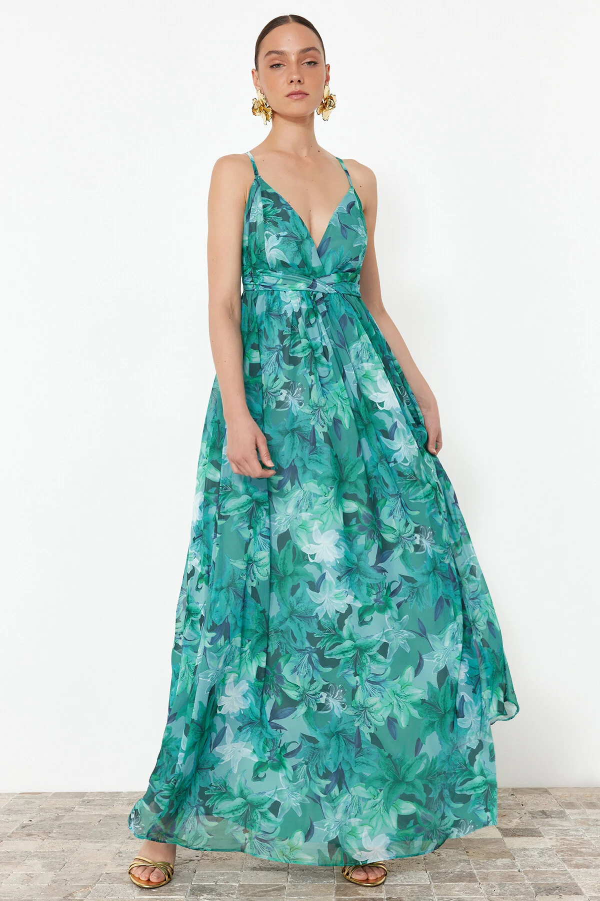 Trendyol Collection  Langes Abendkleid aus Chiffon mit mehrfarbigem Blumenmuster TPRSS24AE00094
