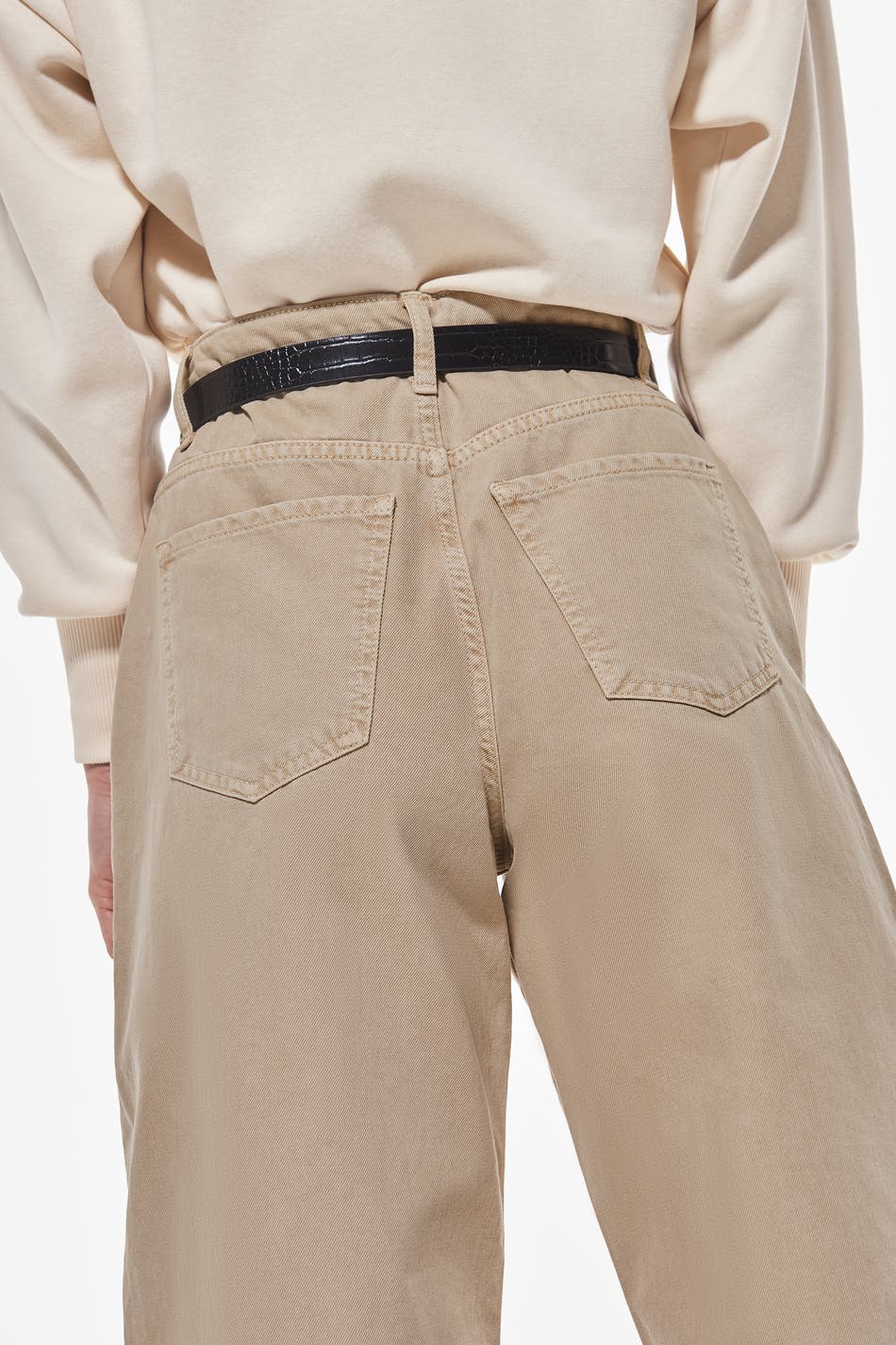 Barrel mom jeans