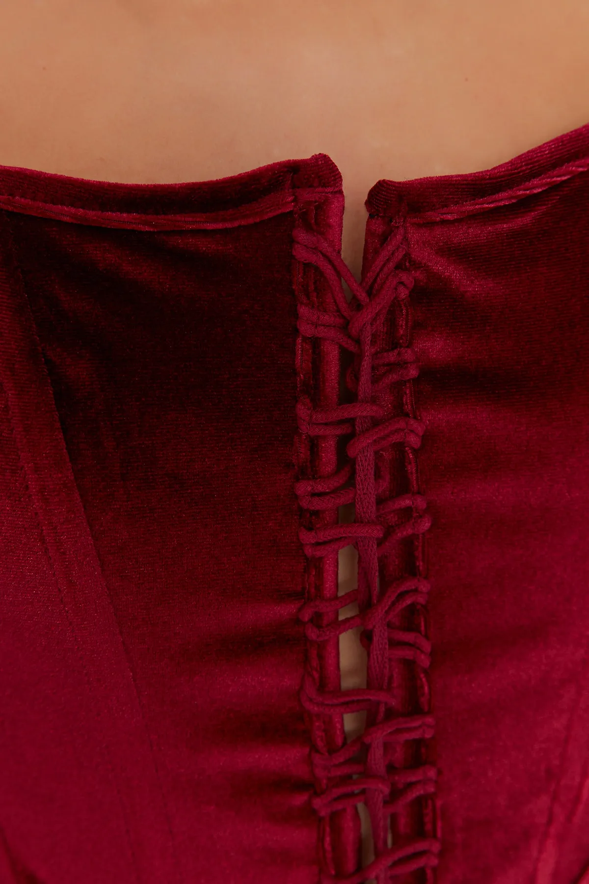 Trendyol Collection  Burgunderrotes Bustier mit Bindedetail vorne TPRAW23BS00014