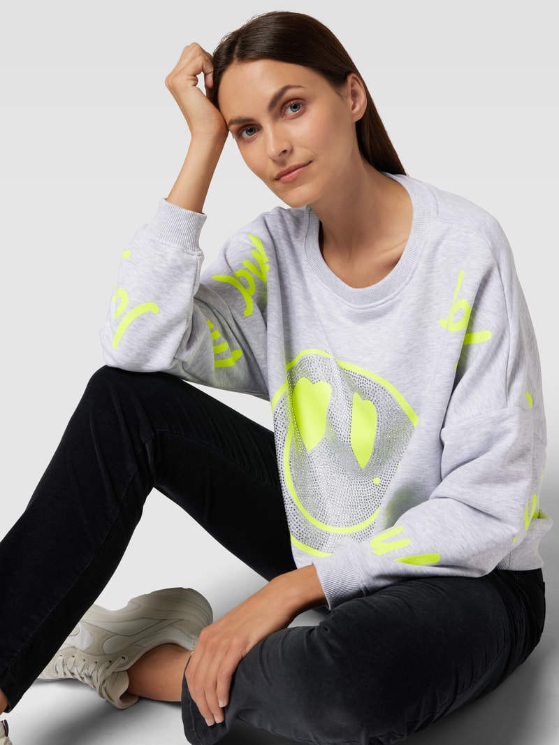 Sweatshirt mit Strasssteinbesatz Modell 'JOY' in hellgrau meliert