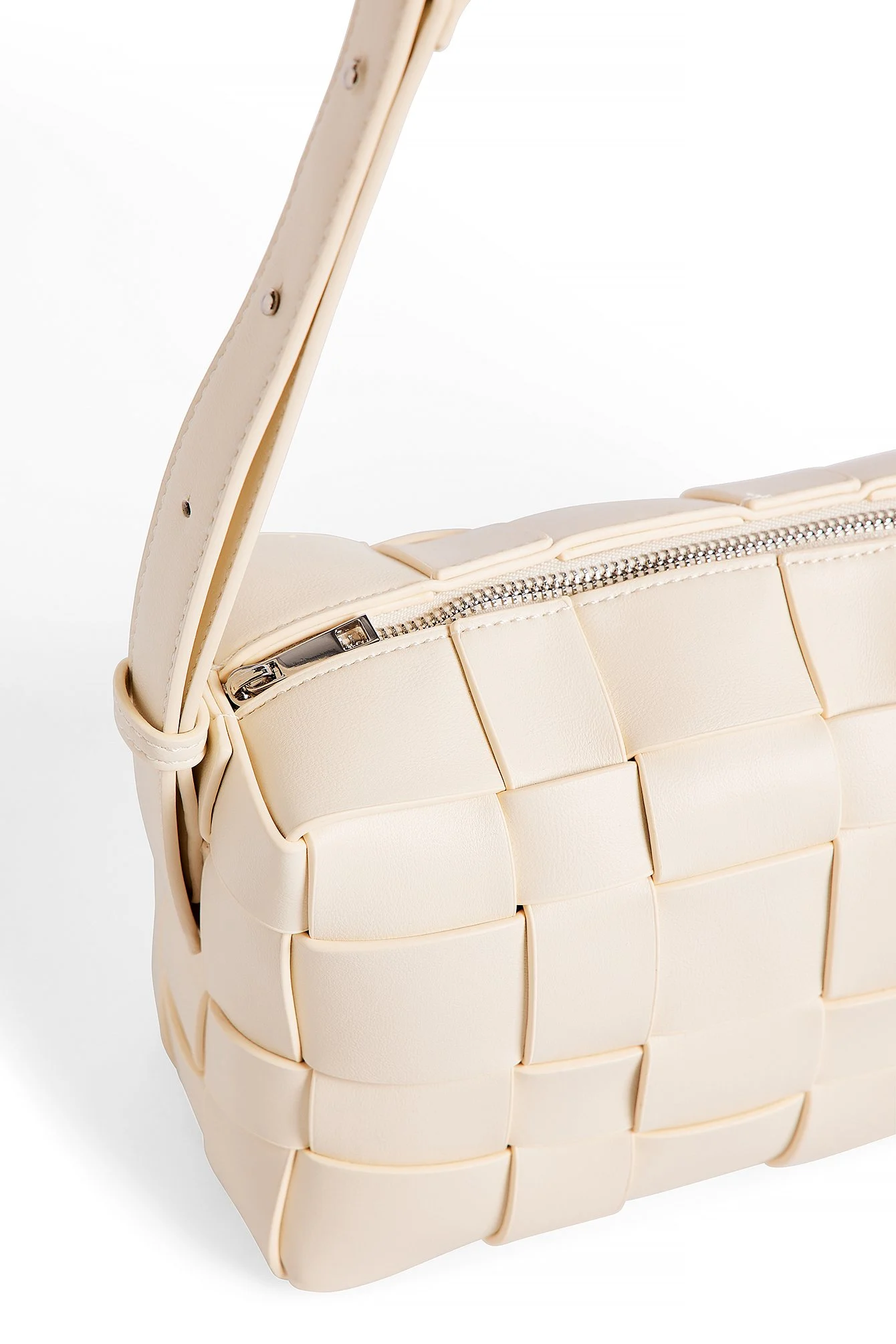 Geflochtene boxy Crossbody-Tasche