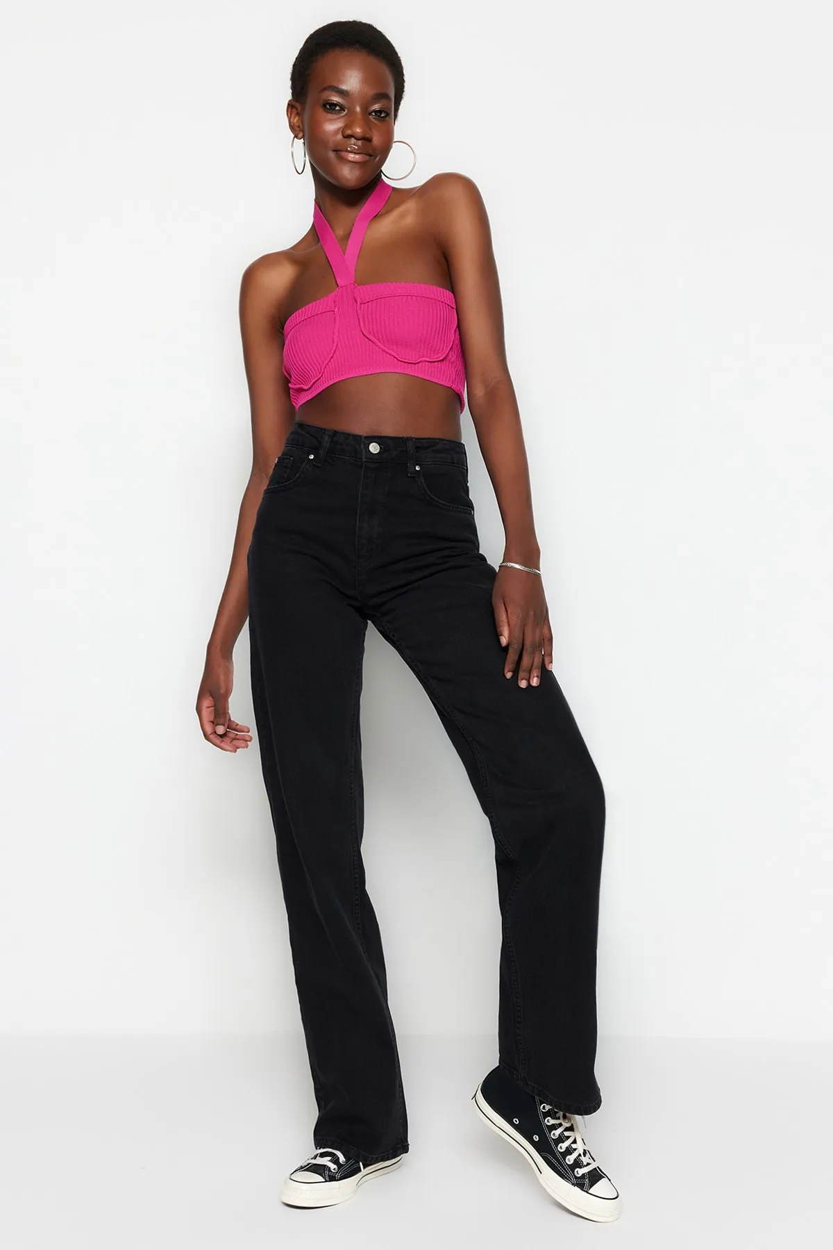Trendyol Collection  Schwarze Jeans mit hoher Taille und weitem Bein TWOSS23JE00068