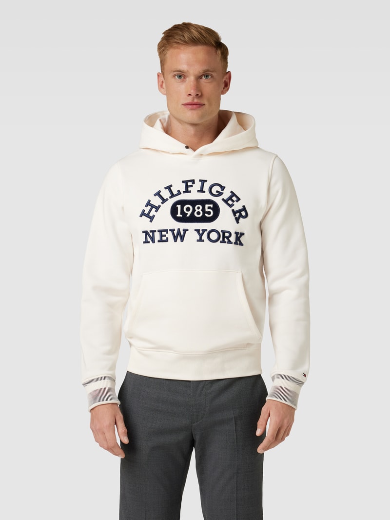 Hoodie mit Label-Stitching Modell 'MONOTYPE COLLEGIATE' in offwhite
