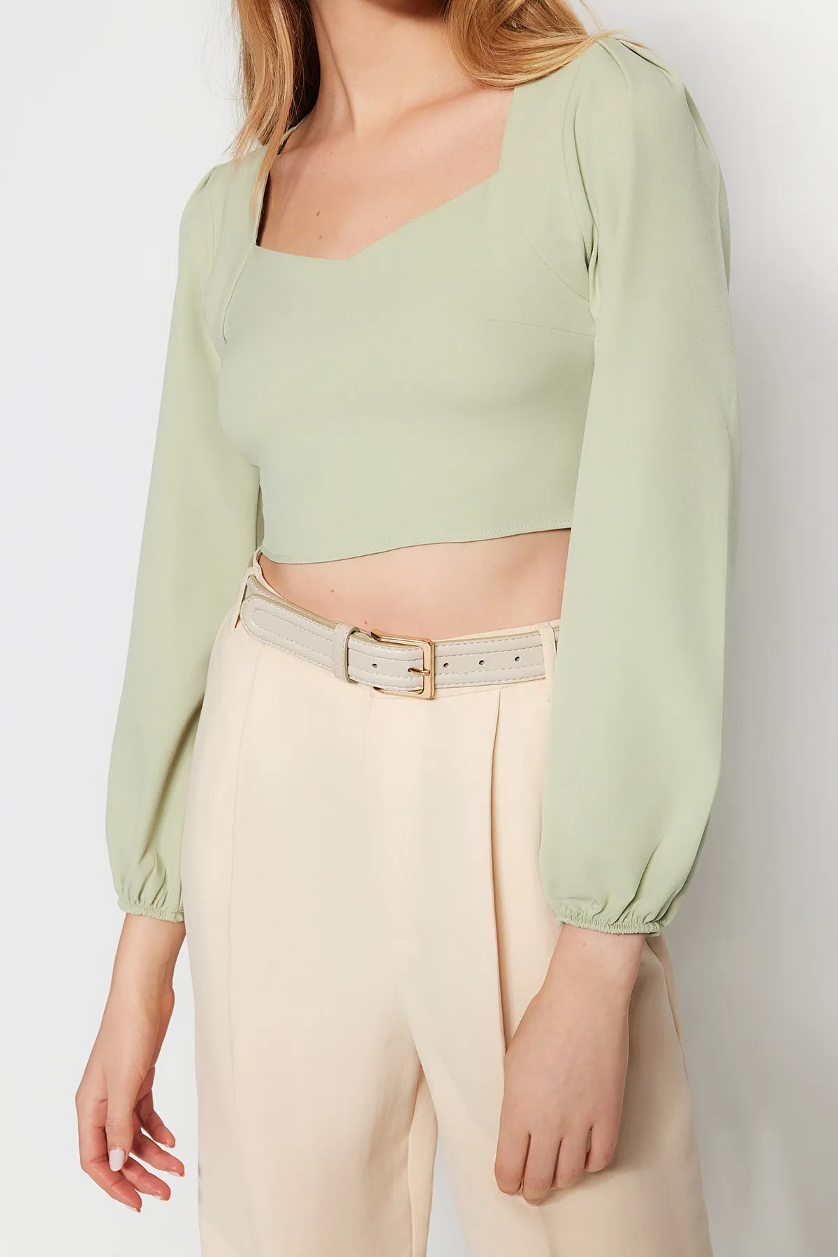 Trendyol Collection  Khakifarbene Crop-Webbluse TWOSS21BZ0236