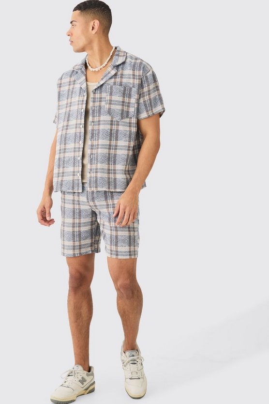 Kastiges strukturiertes Hemd und Shorts