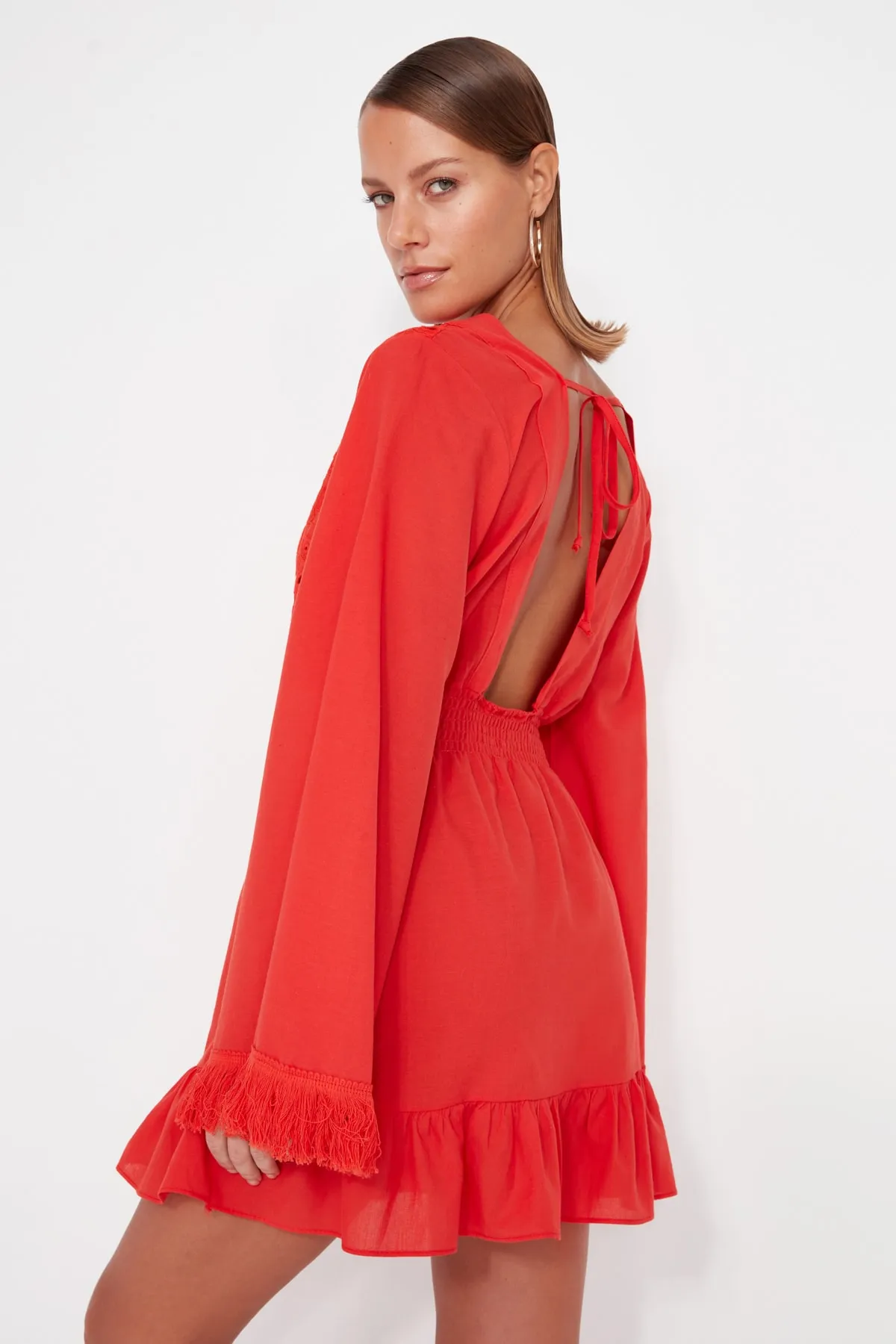 Trendyol Collection  Rotes Mini-Strandkleid aus gewebter Spitze aus 100 % Baumwolle TBESS23EL00032