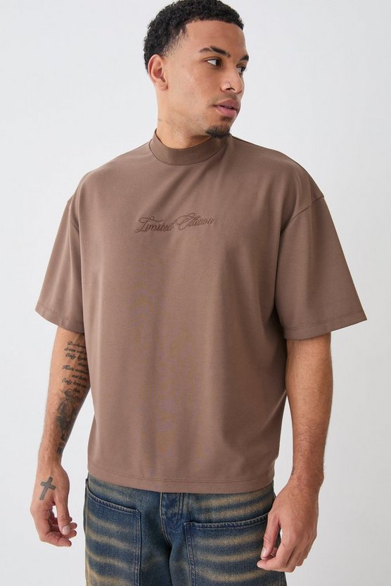 Kastiges Oversize Premium T-Shirt mit Stickerei