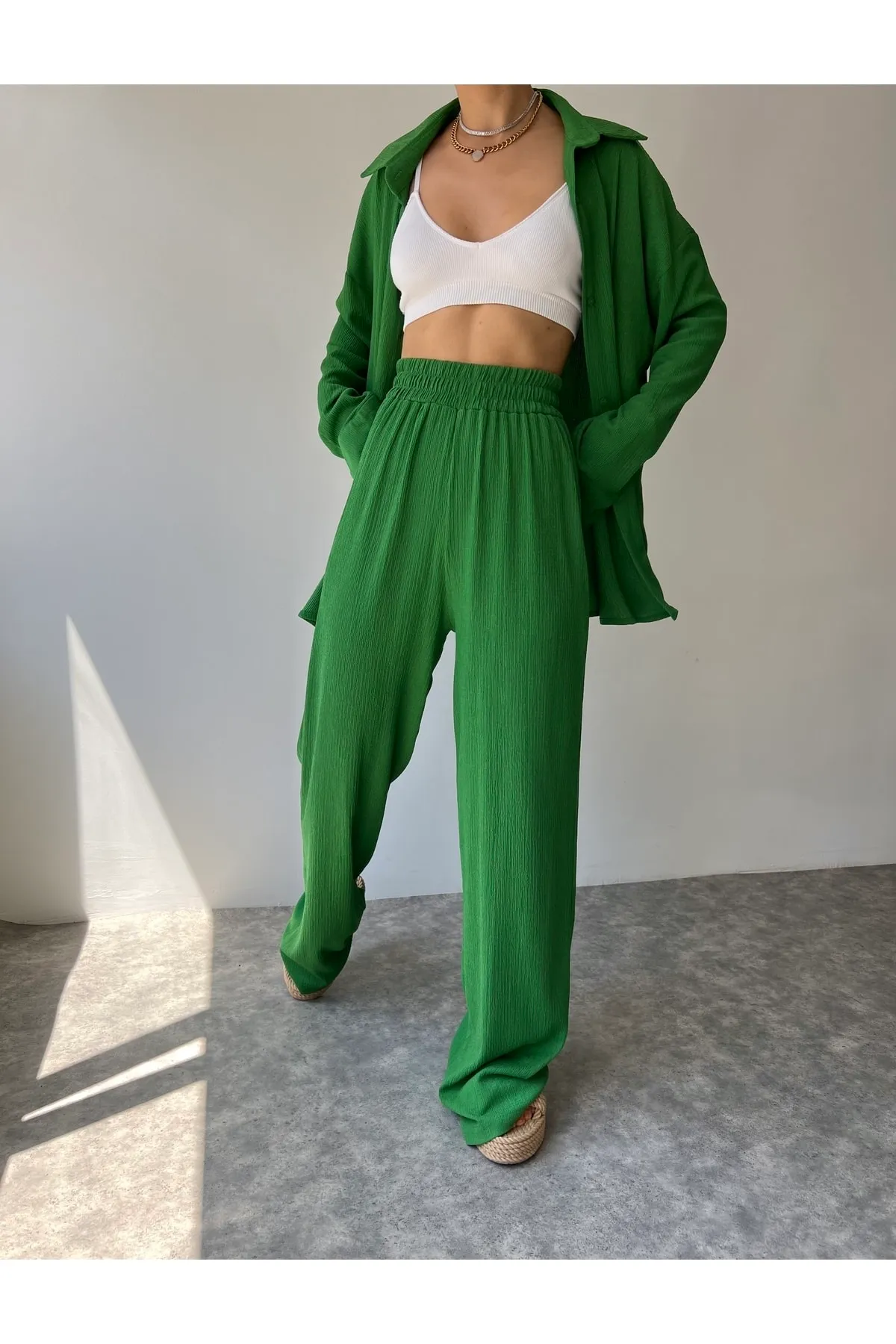 MCLLCTN  Capri Damen-Strickanzug in Grün