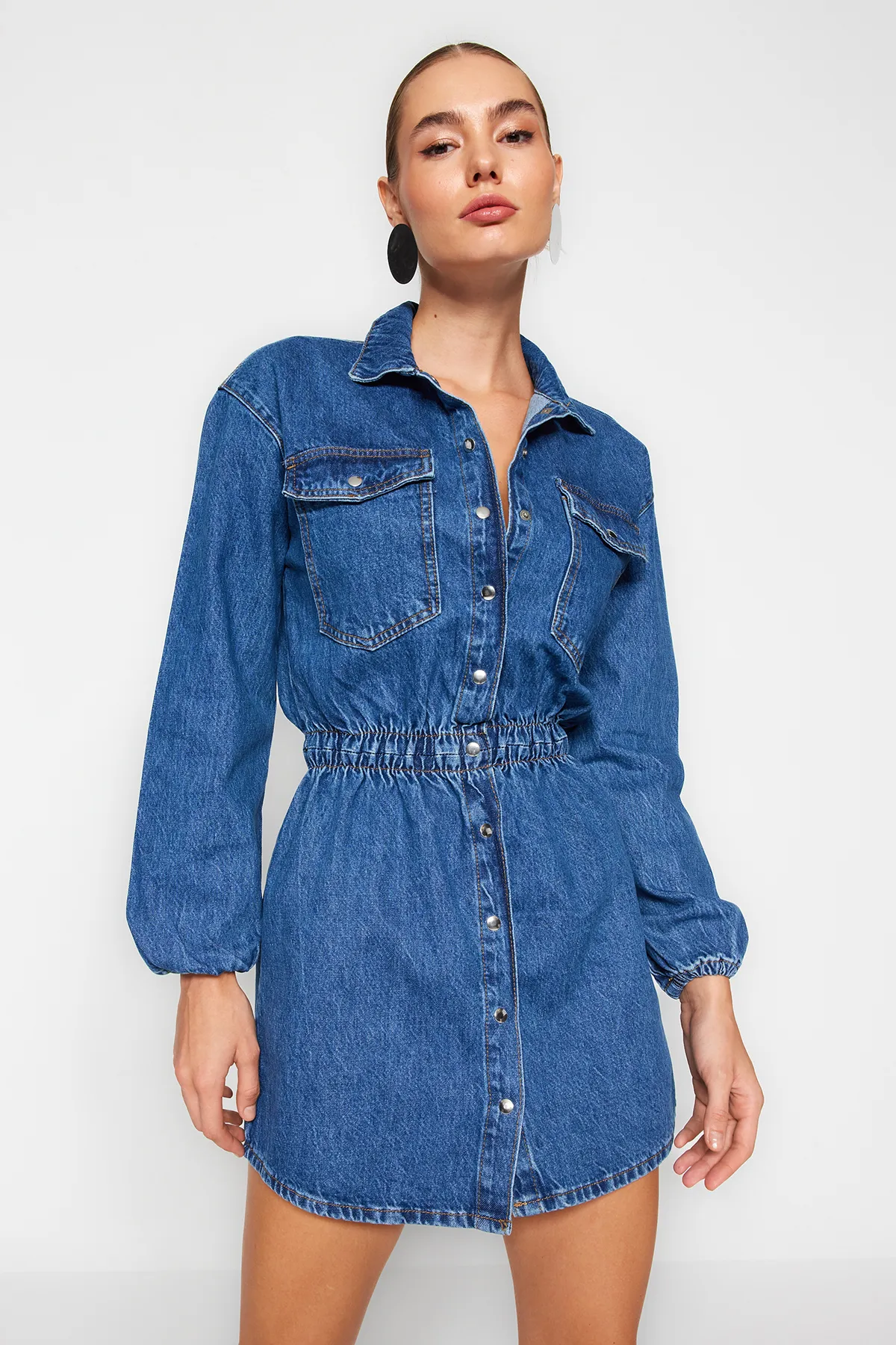 Trendyol Collection  Blaues Denim-Abendkleid mit elastischer Taille TPRAW23EL00419