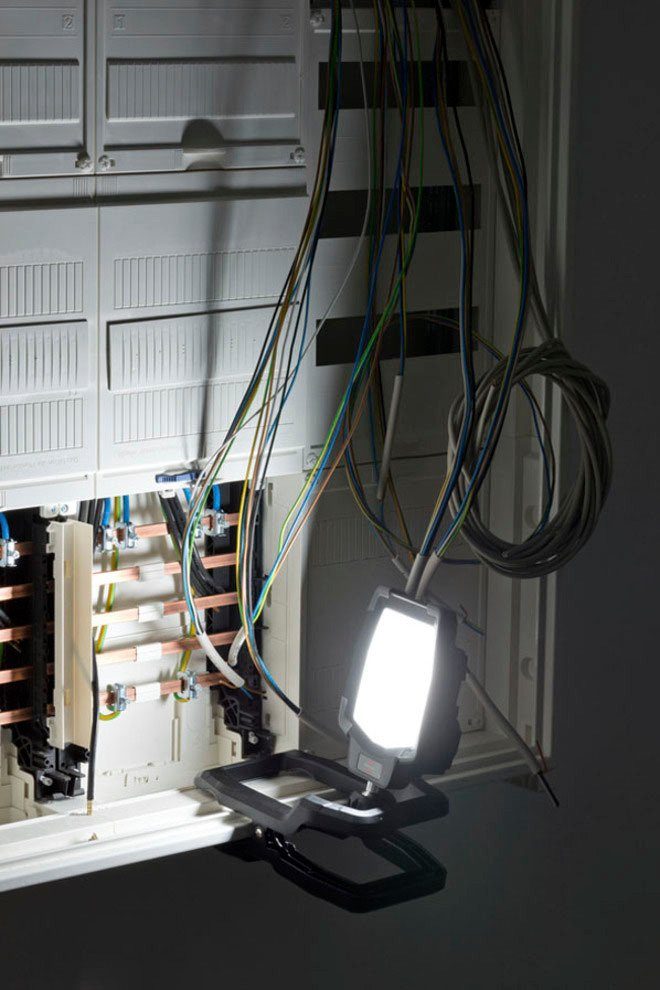 Brennenstuhl LED Arbeitsleuchte CL 4050 MA, Ein-/Ausschalter, USB-Anschluss mit Ladefunktion, mehrere Helligkeitsstufen, LED fest integriert, Tageslichtweiß, mit Neigungswinkel, USB, Powerbank
