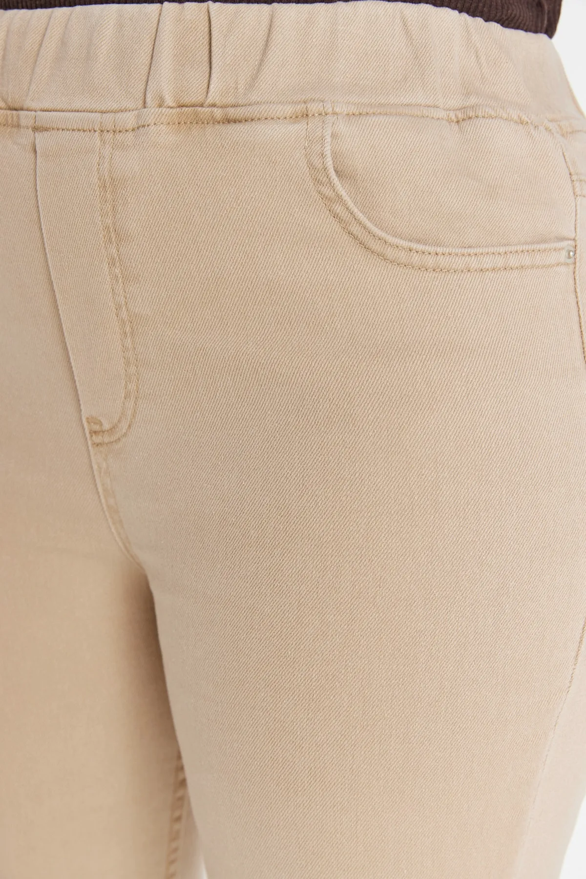 Trendyol Curve  Beigefarbene Jeans mit spanischem Bein und elastischem Bund TBBAW23CJ00060