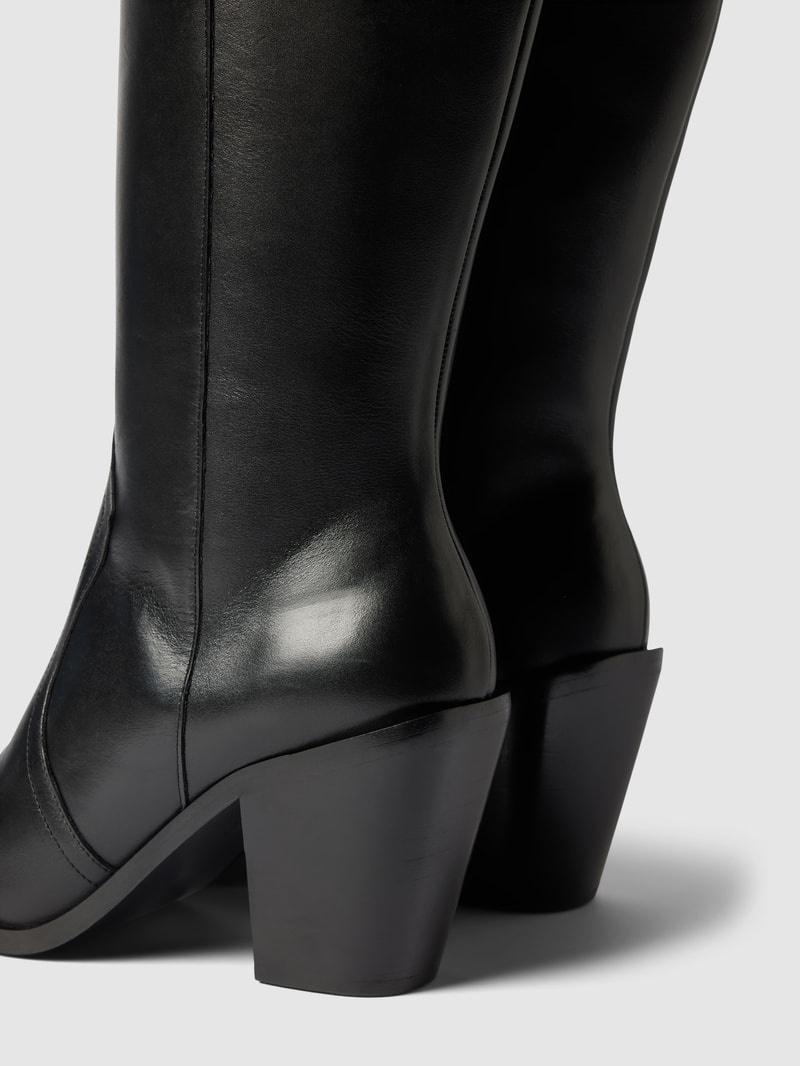 Stiefel mit Blockabsatz in schwarz