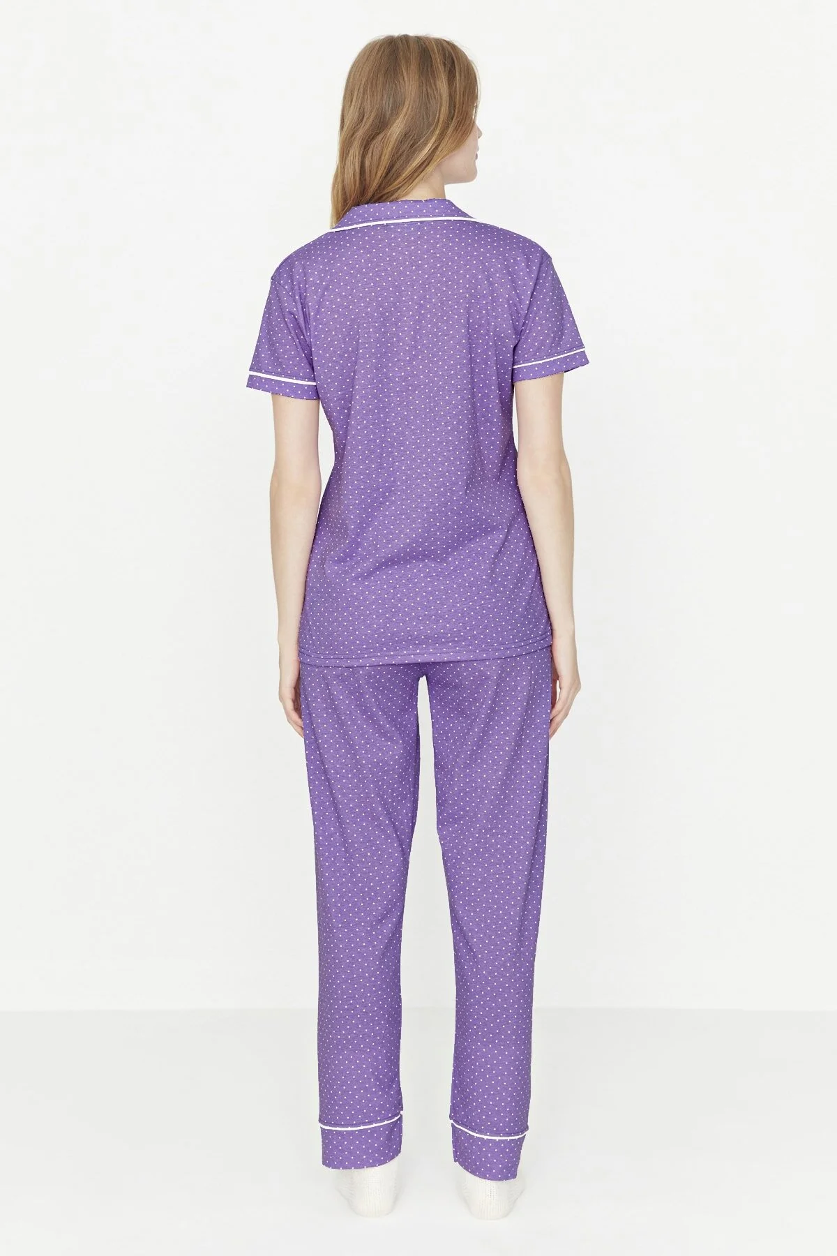 Trendyol Collection  Lila bedrucktes Pyjama-Set aus Hemd und Hose aus Strick THMSS21PT0876