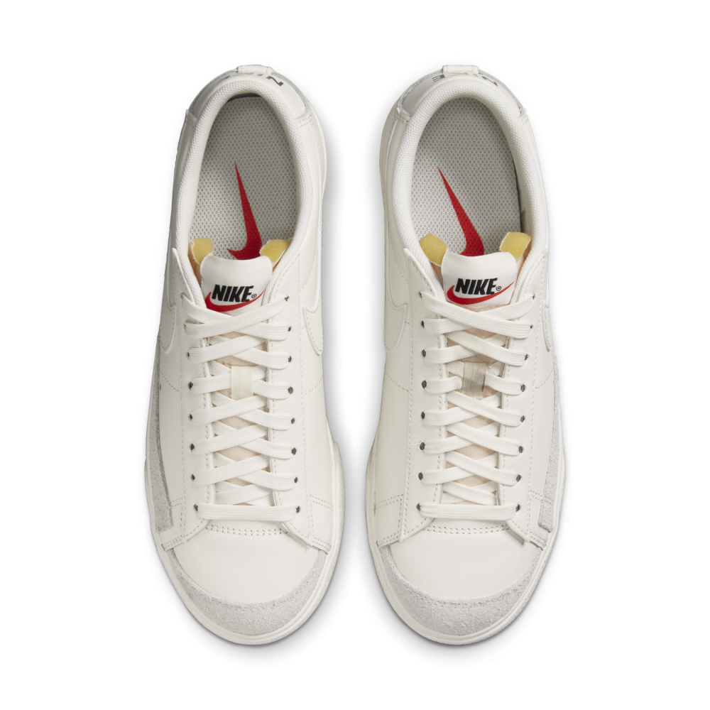 Nike Blazer Low Platform DJ0292-105 / weiss