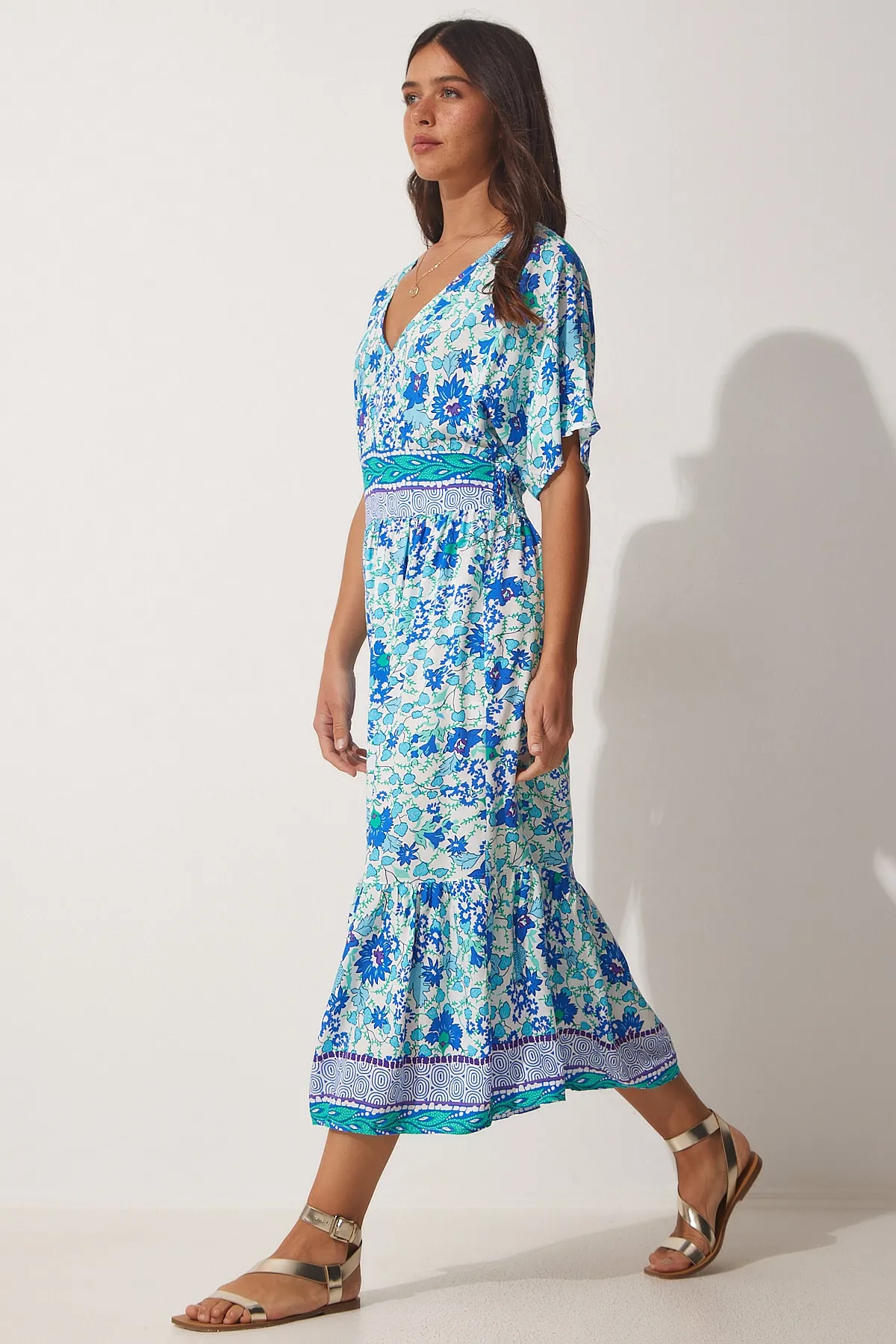 Happiness İstanbul  Blaues Damen-Sommerkleid aus Viskose mit V-Ausschnitt und Blumenmuster HF00435