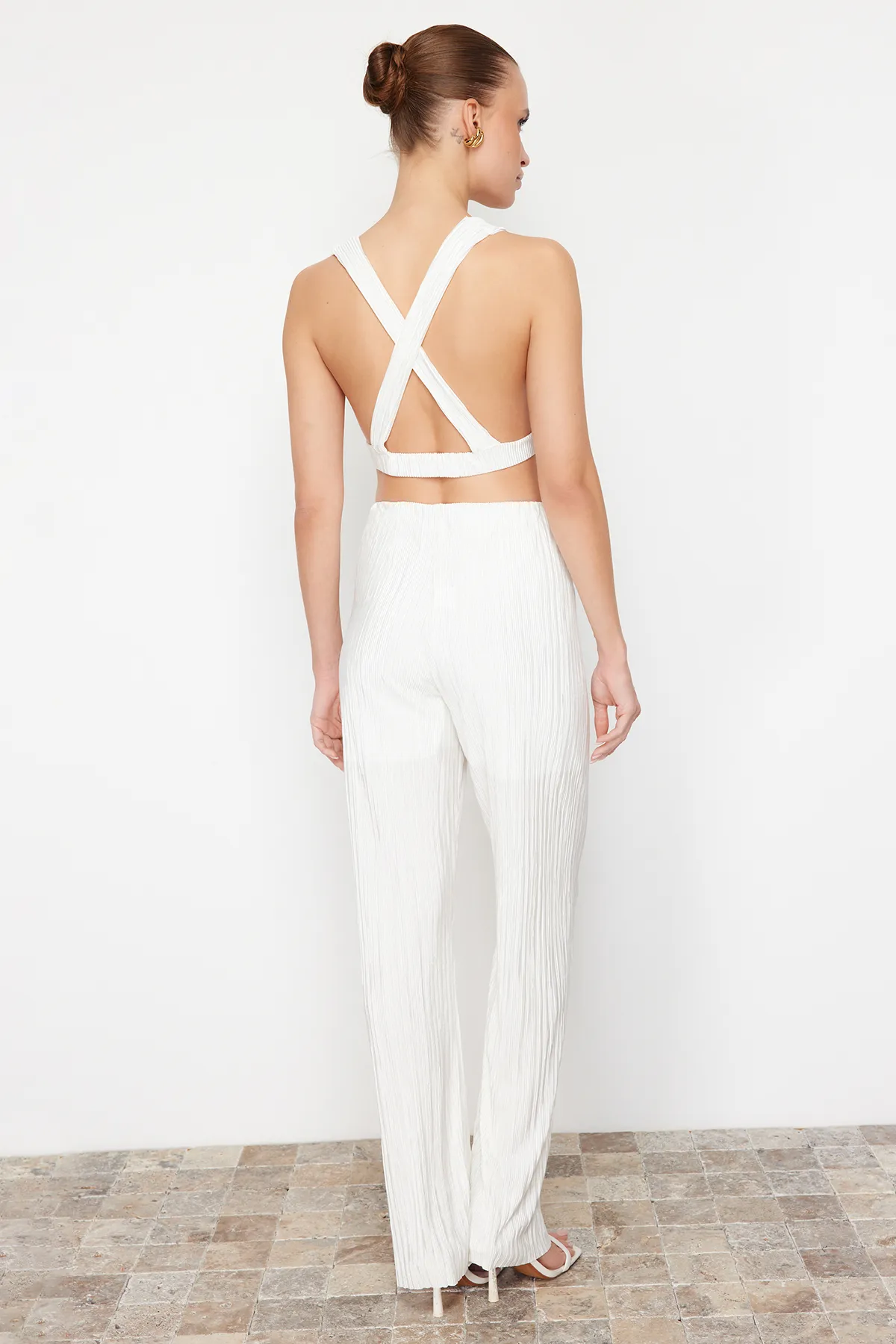 Trendyol Collection  Weiße Stretch-Strickhose mit Bügelfaltenfutter TWOSS24PL00033