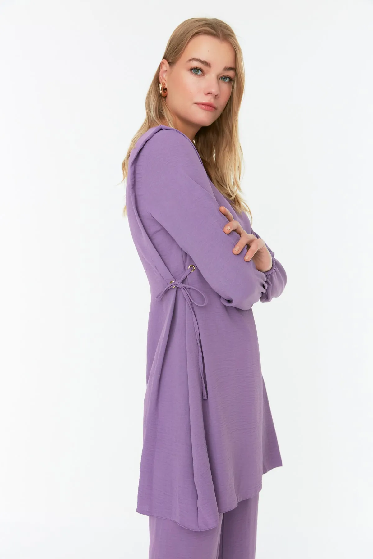Trendyol Modest  Lilafarbenes, detailliertes Aerobin-Tunika-Hosen-Set mit Ösenbindung TCTAW22US0092