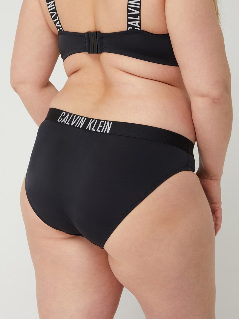 PLUS SIZE Bikini-Hose mit Logo-Bund in schwarz