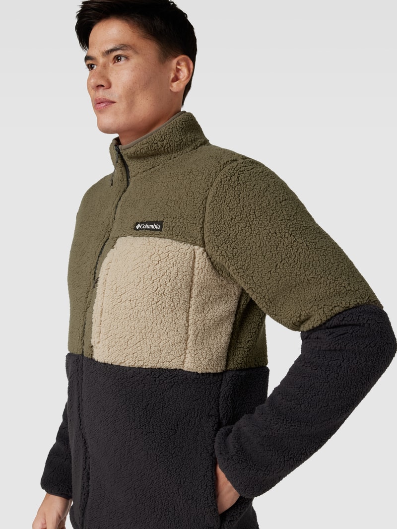 Sweatjacke mit Teddyfell Modell 'Mountain Side' in olivgrün
