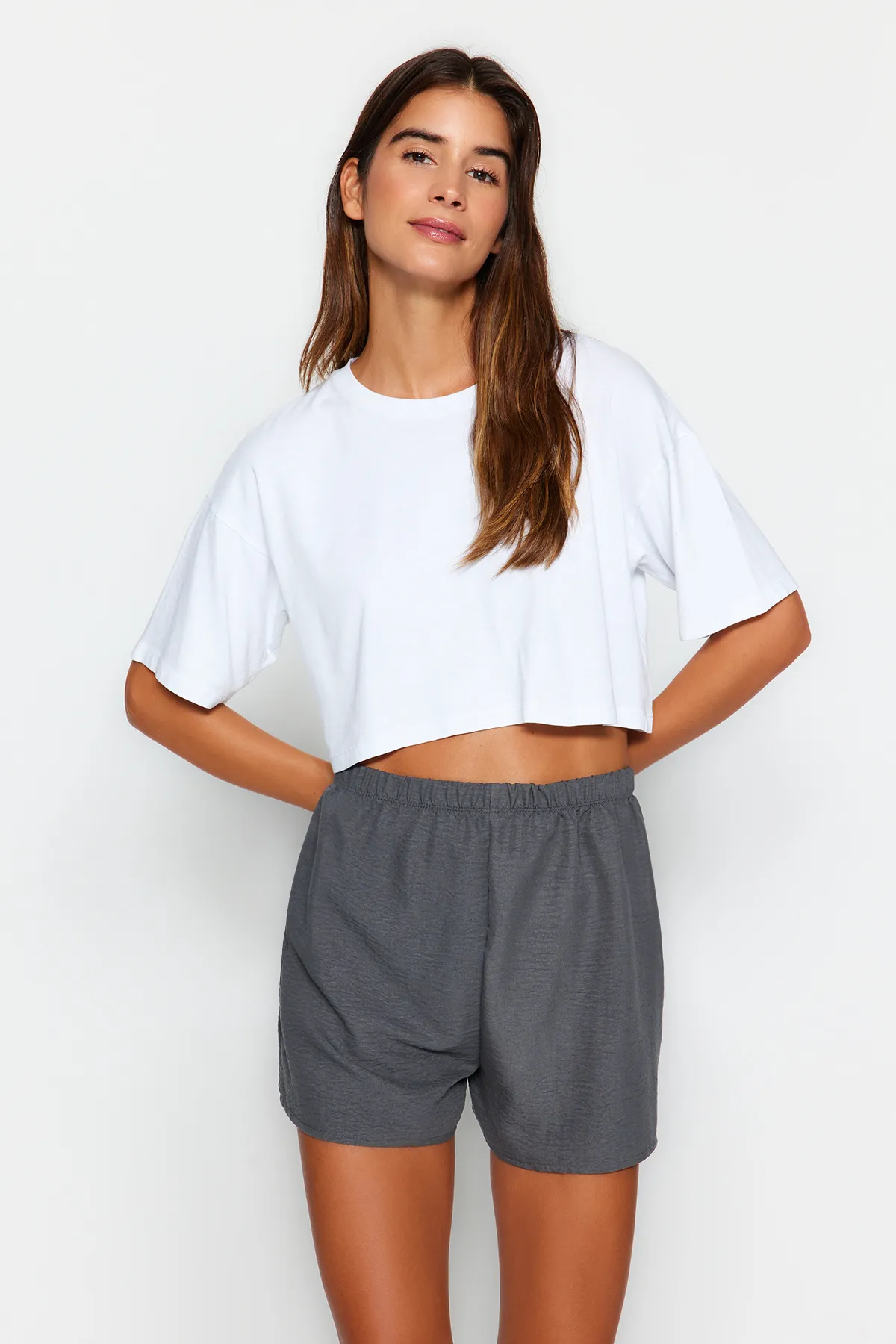 Trendyol Collection  Beige-mehrfarbige Shorts aus Viskosegewebe im 2er-Pack THMSS23SR00020