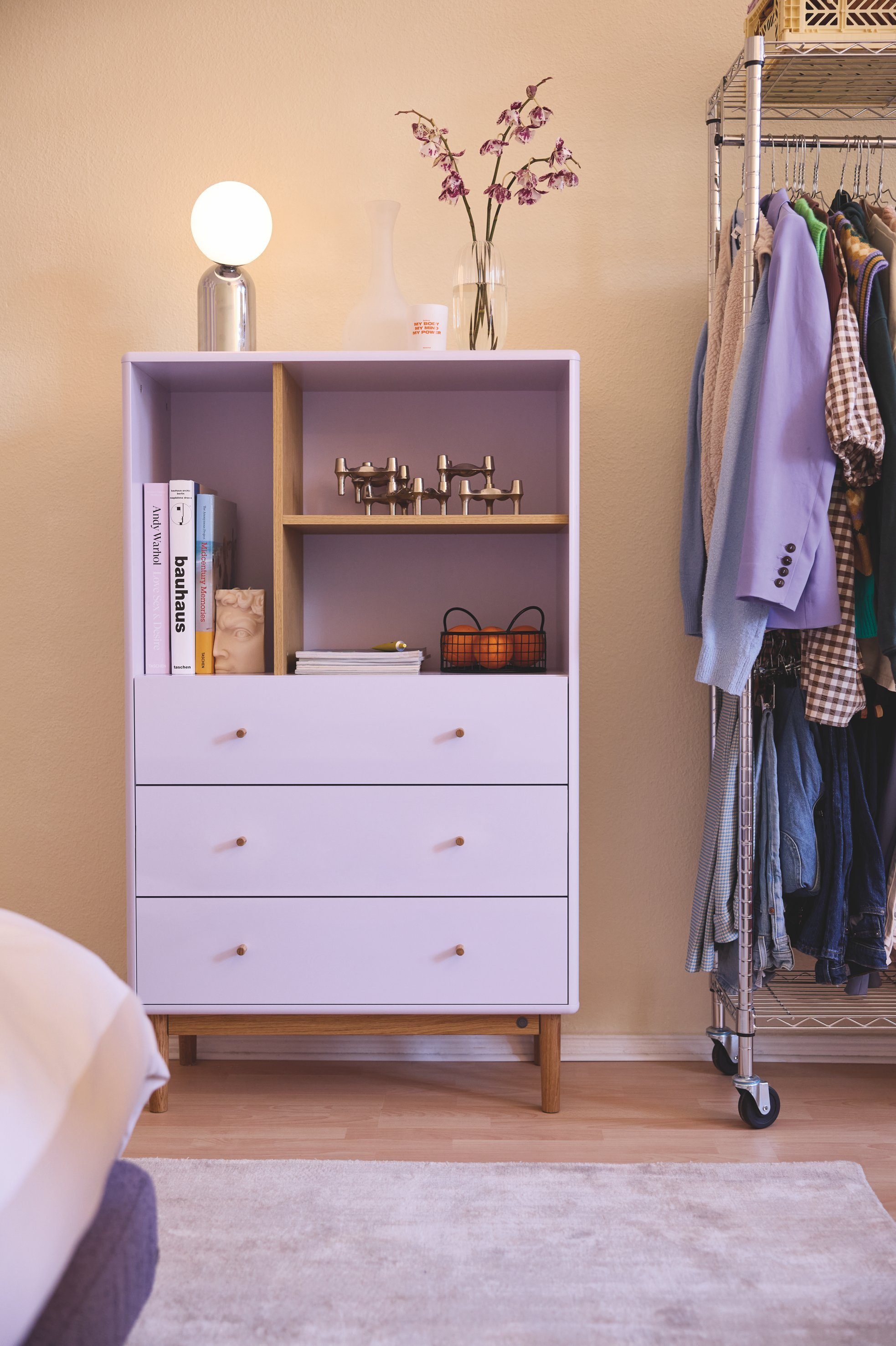 TOM TAILOR HOME Highboard COLOR LIVING Highcabinet - stylischer Stauraum in schönen Farben, hochwertiges Highcabinet mit 3 Schubladen und 3 offenen Fächern.