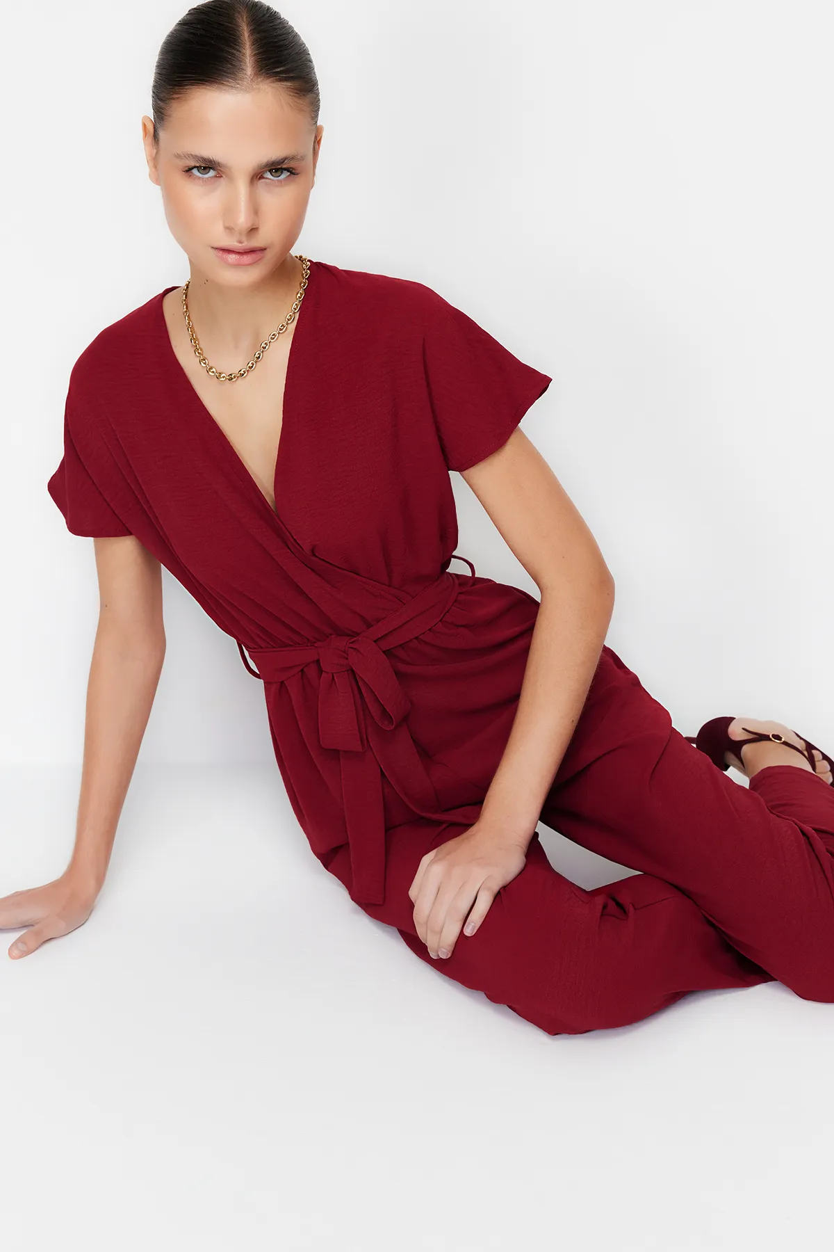Trendyol Collection  Weinroter Maxi-Weboverall mit Schnürung und detailliertem zweireihigem Kragen TWOSS21TU0112