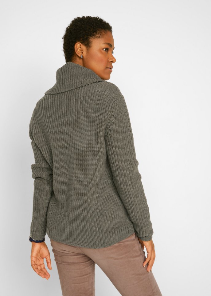 Grober Strickpullover mit weitem Kragen