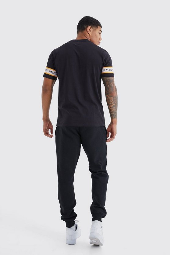 T-Shirt und Jogginghose mit Man Gold Stickerei